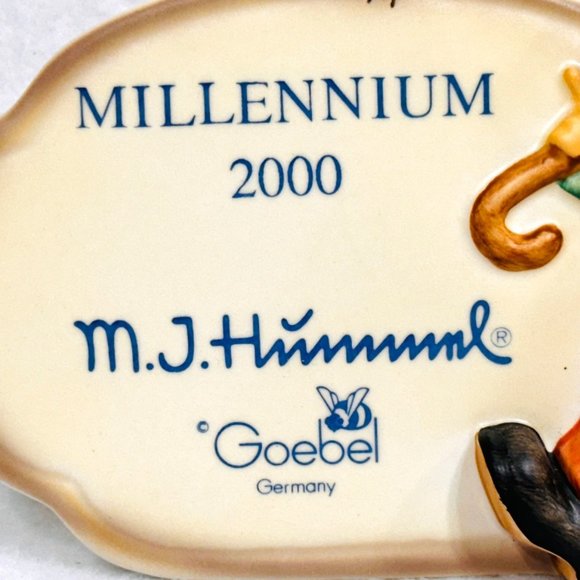 Goebel Hummel #900 Merry Wanderer Plaque w/Bee - Exclusive 1999 - Picture 6 of 12